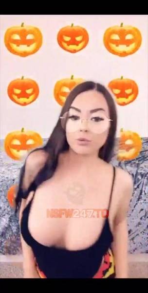 Lara lilac twerking time snapchat premium xxx porn videos on girlzfan.com