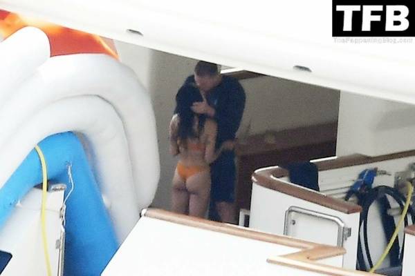 Zoe Kravitz & Channing Tatum Pack on the PDA While on a Romantic Holiday on a Mega Yacht in Italy - Italy on www.girlzfan.com