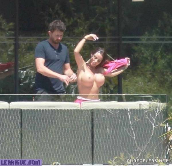 Leaked Busty Celebrity Katie Price Caught By Paparazzi Topless on www.girlzfan.com