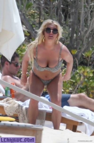 Leaked Jessica Simpson Caught By Paparazzi Sunbathing In A Bikini on girlzfan.com