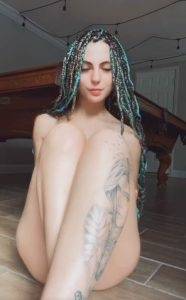 Luna Benna Nude TikTok video on girlzfan.com