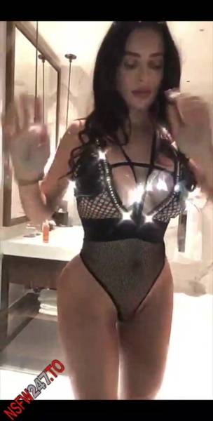 Sophia Dee photoshoot snapchat premium xxx porn videos on girlzfan.com