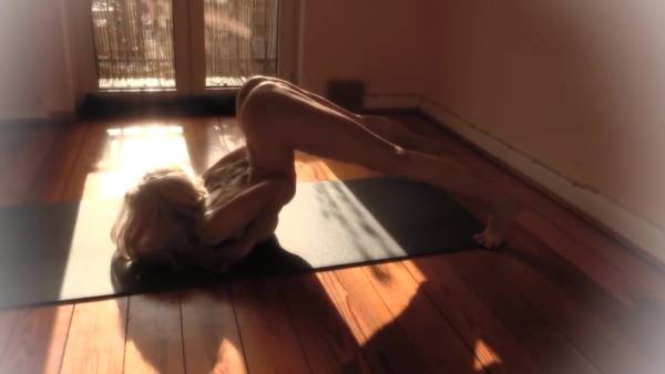 Yoga flocke nude yoga warm up yoga youtuber patreon leak xxx premium porn videos on www.girlzfan.com