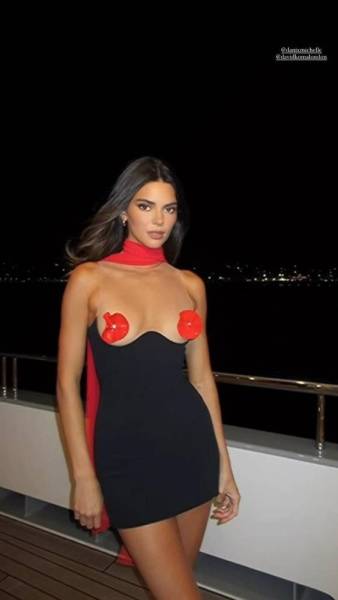 Kendall Jenner Pasties Dress Candid Video Leaked - Usa on girlzfan.com